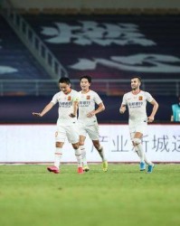  雷恩定位球战术奏效两次头球破门制胜