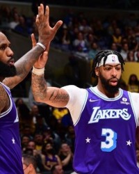  詹姆斯总得分超越贾巴尔，湖人主场举行庆典  