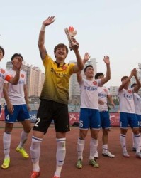 22, 特鲁瓦保级成功球迷狂欢庆祝整夜  