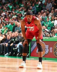  塔图姆35分绿军横扫猛龙  