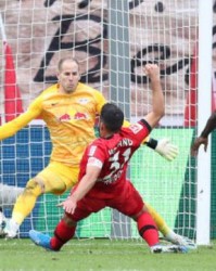  德甲新军圣保利主场首秀爆冷取胜  