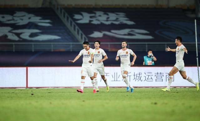  雷恩定位球战术奏效两次头球破门制胜